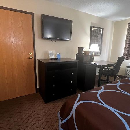 Super 8 By Wyndham Cleveland Tx Hotel Exterior photo