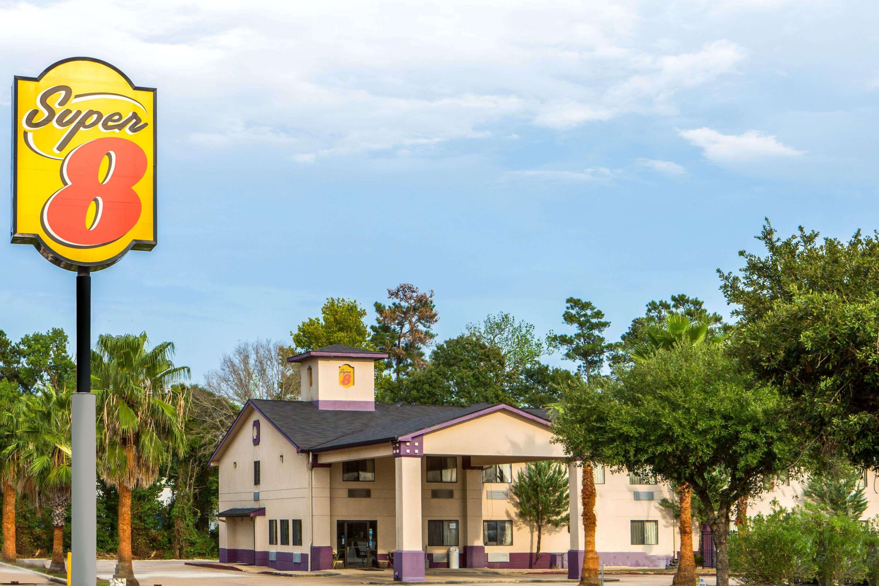 Super 8 By Wyndham Cleveland Tx Hotel Exterior photo